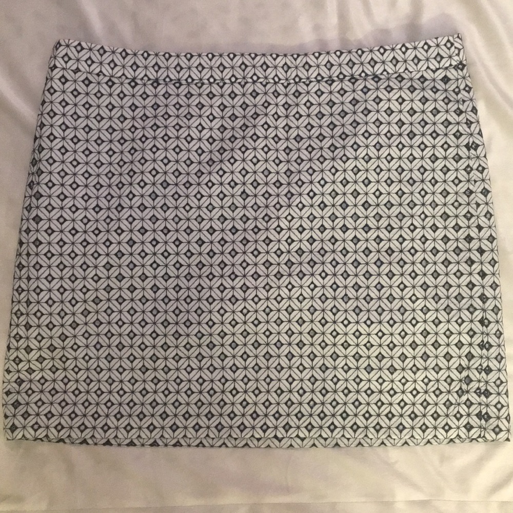 *NEW* Navy & White Geometric Eyelet Mini Skirt